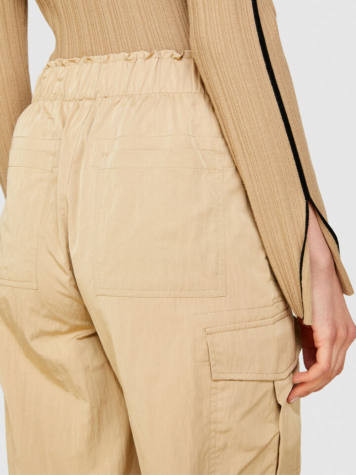 Cargo trousers with pockets - women's joggers - Camel | Sisley image number 6